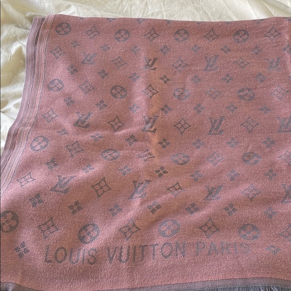 Louis Vuitton Paris Monogram Scarf - Picture 2 of 3